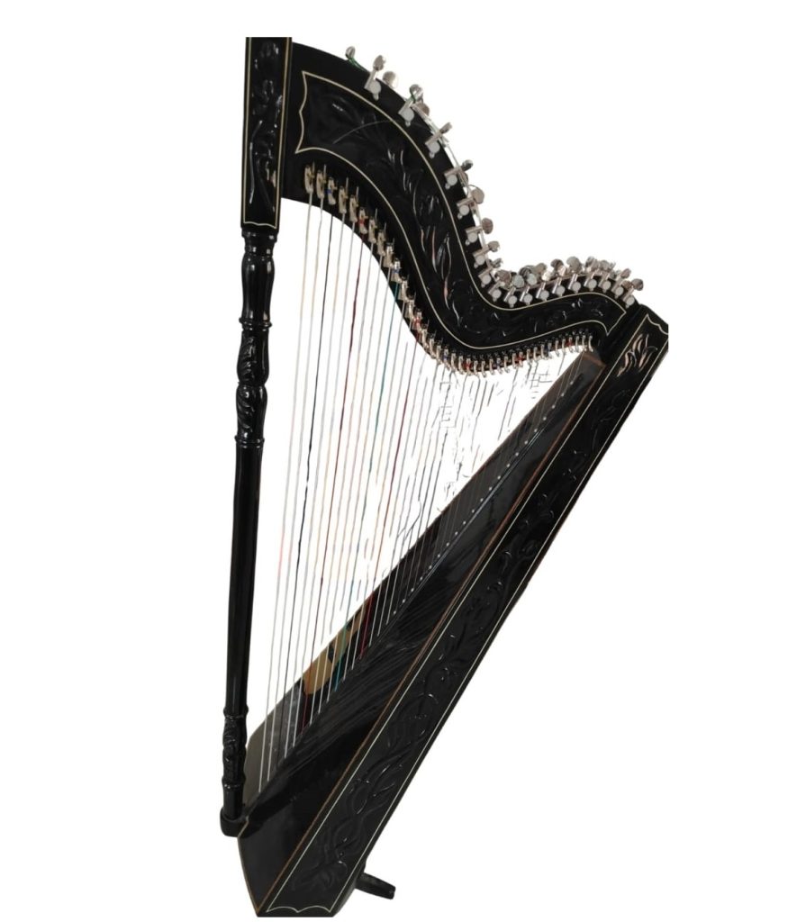 ARPA PROFESIONAL TALLADA NEGRA CON AFINADORES DE LUTHIER